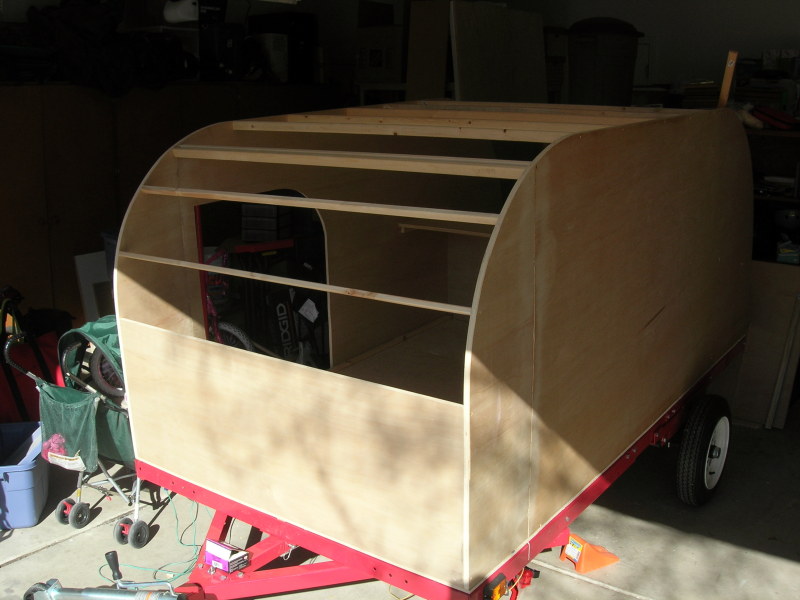 Roof spars installed across the walls, with a gap for the vent